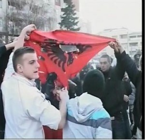 flamuri_shqiptar-djegur
