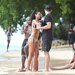 rihanna-beach-photo13