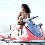 rihanna-beach-photo18