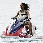 rihanna-beach-photo19