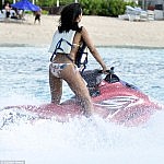 rihanna-beach-photo21