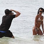 rihanna-beach-photo3