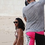 rihanna-beach-photo5