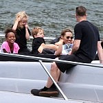 brad-pitt-angelina-jolie-yacht3