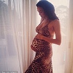megan-gale-pregnant3
