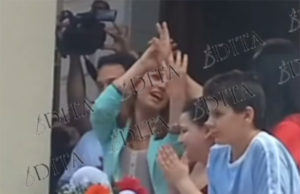 Jozefina Topalli ngre gishtat ne pritjen e Elhaides por shikoni çfare ndodh