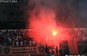 Tifozet vlonjate therrasin ne kor: TURP! TURP! TURP!