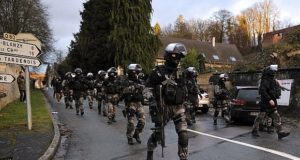 Policia franceze angazhon 88,000 forca per kapjen e vrasesve