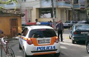 Tirane, policia parandalon nje akt terrorist