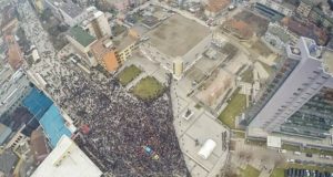 Prishtine, perleshje midis protestuesve dhe policise