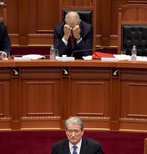 Anti-berishizmi si justifikim i tejzgjatur