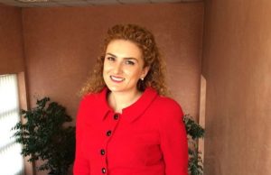 Aksident ne Mullet, vdes vajza e ish-ambasadorit Kola, udhëtonte me Çim Pekën