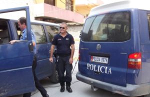 Lezhe, grabitet i moshuari dhe goditet me sende te forta