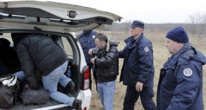 Kosovarët transportohen nga policia serbe kundrejt 1500 Eurove