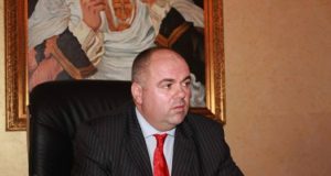 Horror në Laç, goditet dhe përfundon në spital mbrojtësi i Kukësit, Dritan Smajli