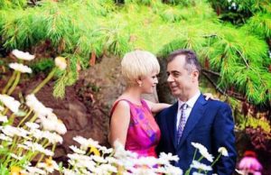 Eduard Selami dhe Ilva Tare presin nje femije