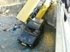 Gramsh, përplaset autobusi me mësues, 1 i vdekur 10 të plagosur