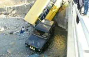 Gramsh, përplaset autobusi me mësues, 1 i vdekur 10 të plagosur