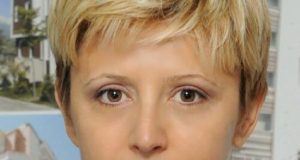 Zv.Ministrja e Financave Irena Beqiraj, është komanduar në krye të Doganave