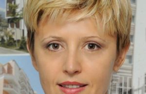 Zv.Ministrja e Financave Irena Beqiraj, është komanduar në krye të Doganave