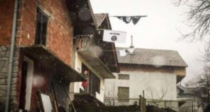 Bosnje, flamuri i ISIS ngrihet mbi shtepite