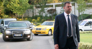 Prokuroria kerkon arrestimin e Tom Doshit
