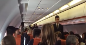 Avioni ben ulje emergjente. Kosovari rreh stjuardesen