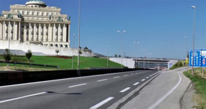 Rama do te darkoje me Vuçiç ne Durres. Neser bllokohet autostrada