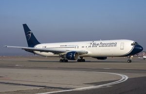 Avioni i Blue Panorama peson defekt, ben ulje emergjente ne Rinas