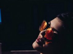 17 vjeçarja Kylie Jenner, teper hot me pantallona te shkurtra dhe bikini