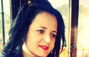 E larguan nga puna. Vajza i shkruan leter “Mami mos u merzit”