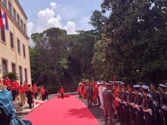 Vuçiç mbërrin në Rinas nën masa të rrepta sigurie, 1500 police blindojne Tiranen