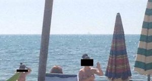 Plazhi i Golemit kthehet ne plazh topless