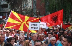 Protesta kunder Gruevskit, mijera maqedonas e shqiptare i bashkohen protestes