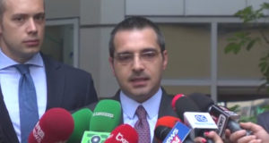 SMS kercenuese, Tahiri: Vazhdoj punen time
