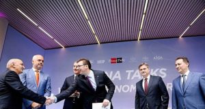 Mustafa dhe Vucic shtrengojne duart
