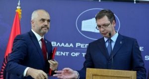 Vizita e Vuçiç paralizon Tiranen