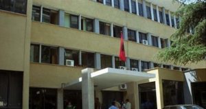 Babai që vrau foshnjën lirohet nga gjykata pas 3 vitesh