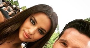 Berberi shqiptar drekon me modelen Irina Shayk