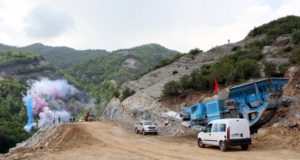 Firma Aktor tenton te ike pa shlyer detyrimet, banoret e bllokojne
