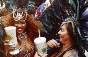 Rihanna teper seksi duke kercyer twerk