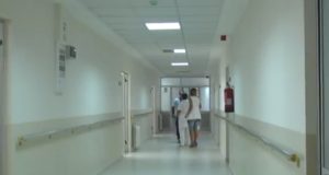 Tirane, nje i denuar vetevaret ne spitalin e burgut