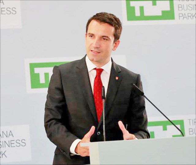 Rama: “Deri ne 2018 te gjitha klasat do te jene dixhitale”
