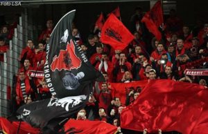 Tifozat Kuq e Zi reagojne ndaj qeverise shqiptare: Mos luani me ndjenjat tona