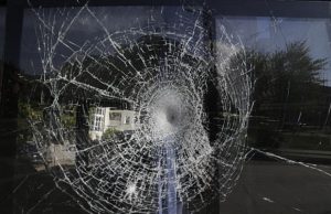 Arrestohet 14-vjecari qe goditi autobusin e ekipit Serb