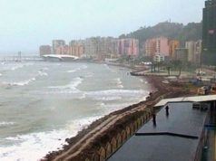 Moti i keq pengon ankorimin e tragetit, 2 dite ne det te hapur