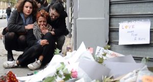 Identifikohen terroristet qe sulmuan teatrin Bataclan. Shkon ne 130 numri i viktimave
