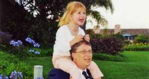 Jennifer Katherine Gates, adhuron babain e saj, miliarderin Bill Gates