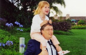 Jennifer Katherine Gates, adhuron babain e saj, miliarderin Bill Gates