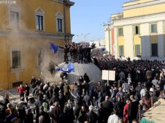Protestuesi: Me dhane 10 mije leke te qelloja me gure Kryeministrine